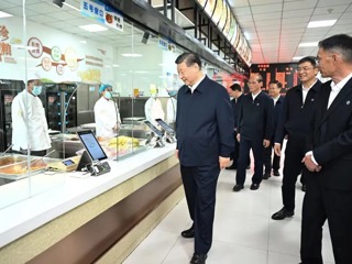 习近平在青海考察调研