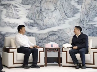 尕玛朋措拜访湖北省文旅厅厅长克克