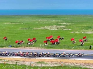 【跟着赛事去旅行】环青赛最长赛段启程 一路邂逅共和绝美风光
