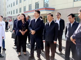 吕刚、尕玛朋措调研“医疗、医保、医药”协同发展工作时强调：以省级区域医疗中心建设和“三甲”创建为契机 全面提高医疗服务和保障水平
