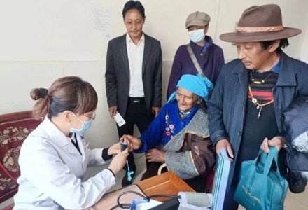 【铸牢共同体 中华一家亲】一朵扎根高原的茉莉花——记青海省民族团结进步先进个人、海南州人民医院院长乔莉