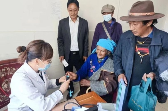 【铸牢共同体 中华一家亲】一朵扎根高原的茉莉花——记青海省民族团结进步先进个人、海南州人民医院院长乔莉