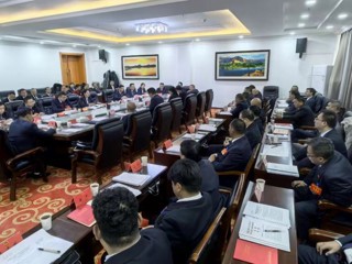 【聚焦2026全州两会】尕玛朋措参加州十五届人大七次会议贵德代表团审议