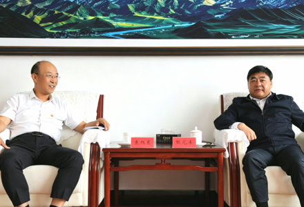 熊元来与中国五冶集团上海分公司副总经理袁旭东一行座谈