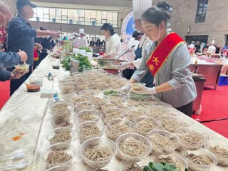 一席湖宴绘高原风味 海南州发布“青海家宴·品味海南”标准化宴席