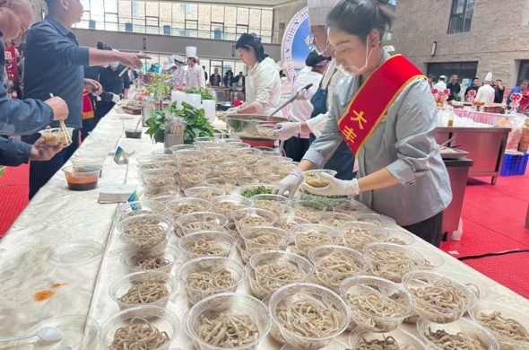 一席湖宴绘高原风味 海南州发布“青海家宴·品味海南”标准化宴席